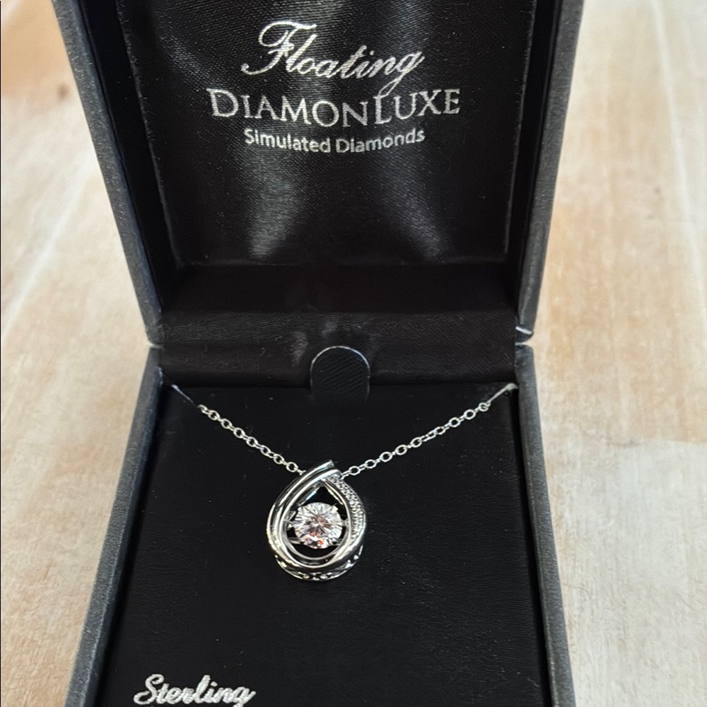 NWT Floating DiamonLuxe necklace